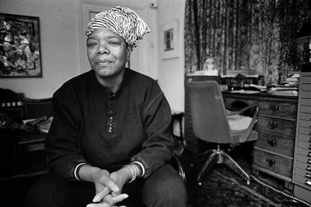 Maya Angelou: “Kafesteki Kuşların Neden Şarkı Söylediğini Biliyorum…”